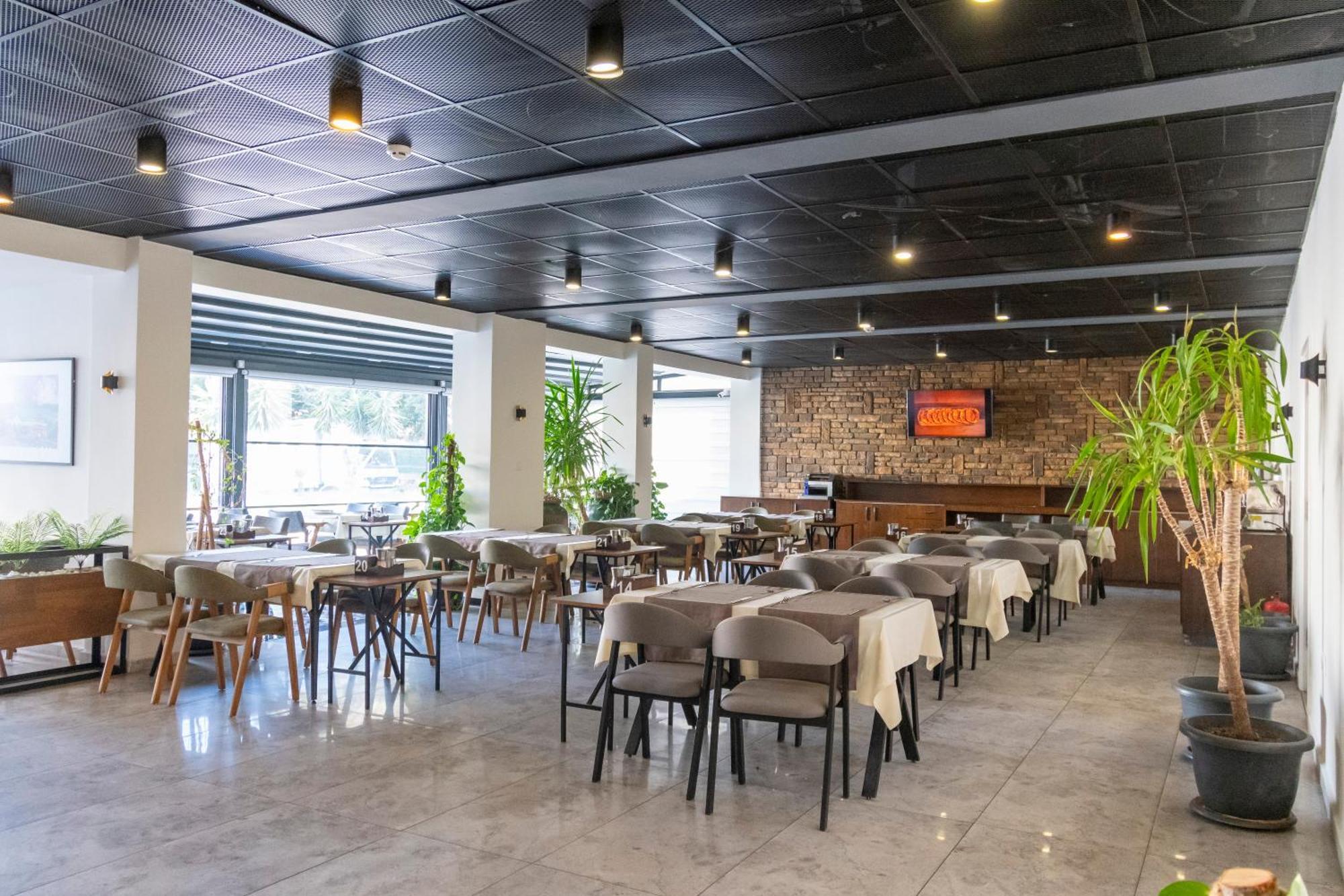 Dorana Hotel Кирения Экстерьер фото